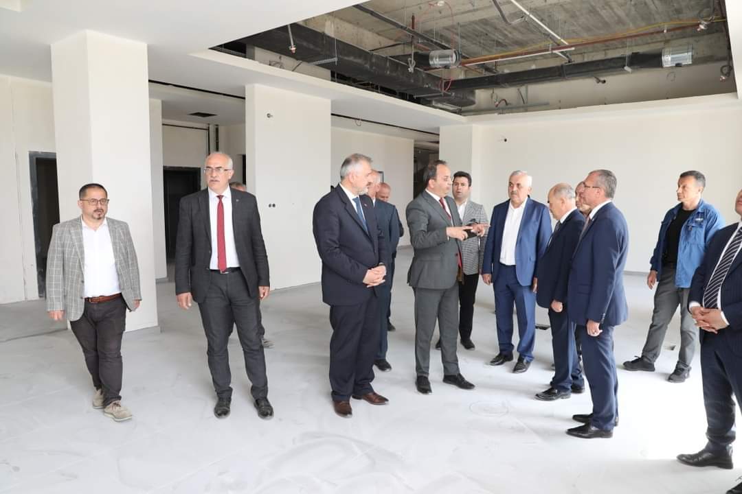 55AkPartiBafra's tweet photo. Valimiz Doç. Dr. Zülkif DAĞLI, Milletvekilimiz Orhan KIRCALI, Kaymakamımız Cevdet ERTÜRKMEN, Belediye Başkanımız Hamit KILIÇ ve İlçe Başkan Yardımcımız Nami BAŞ ilçemizde bir dizi ziyarette bulundu. https://t.co/HT8krP1W2z