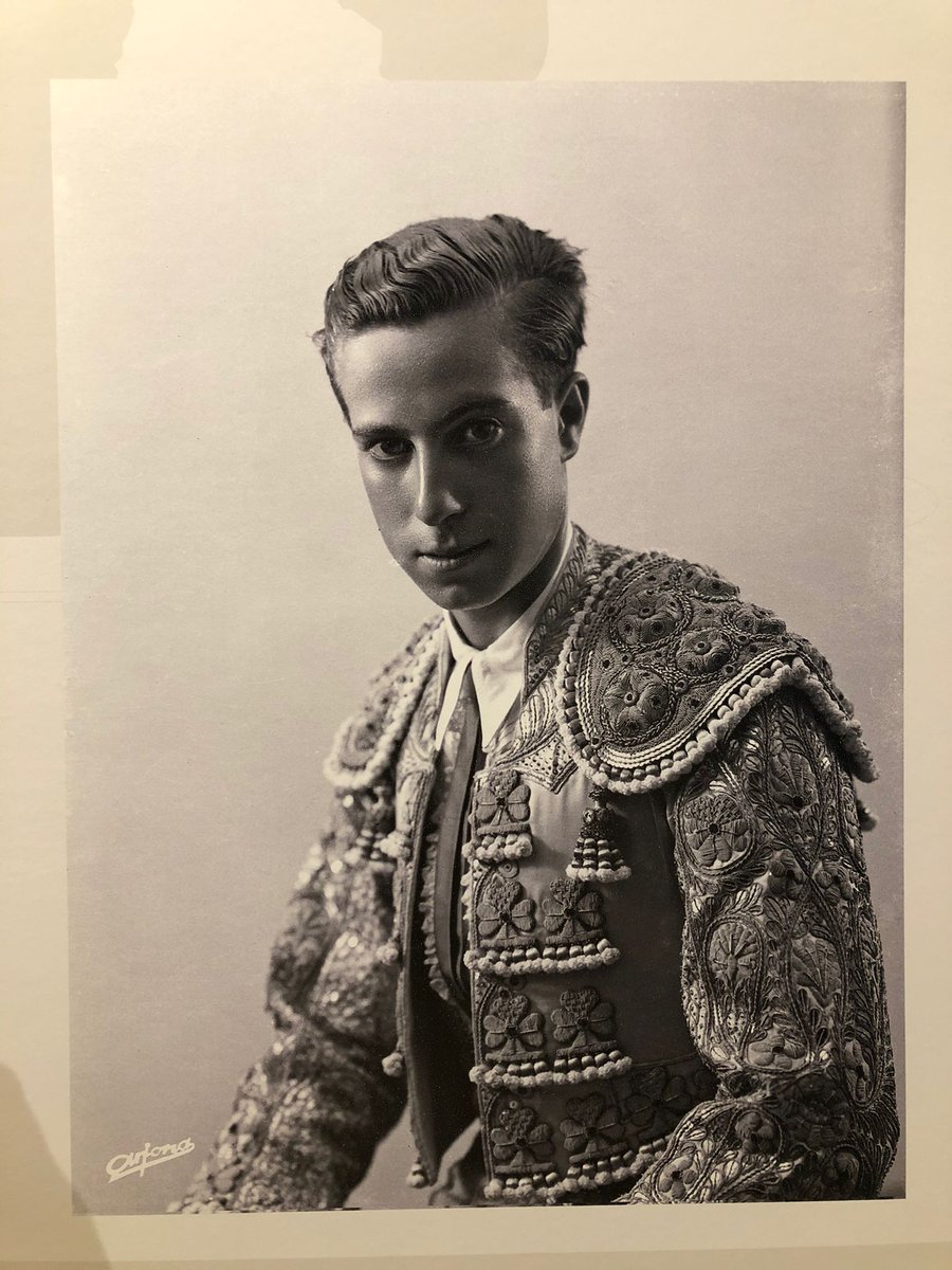 ctaurinopc's tweet photo. 💥 En la tarde de hoy, hemos tenido la suerte de visitar la exposición del centenario de Pepe Luis Vázquez. 

📍Ha sido @PepeLuisVazquez, quien nos ha guiado en la visita. ¡Muchas gracias por haber compartido un poco de tu tiempo para enseñarnos la historia de tu abuelo! https://t.co/66pDAIjB1K