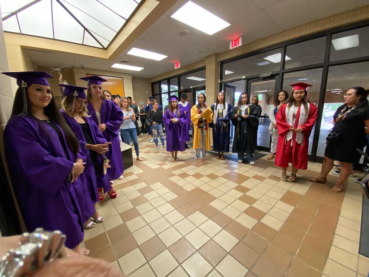 Fernandez Elementary (@nisdfernandez) on Twitter photo <a href="/NISDFernandez/">Fernandez Elementary</a> Senior Walk! Once a Bulldog, Always a Bulldog!🐾 Congratulations to Class of 2022🎓🤩 <a href="/NISD/">Northside ISD</a> <a href="/NISDWarren/">NISDWarren</a> <a href="/NISDFernandez/">Fernandez Elementary</a> Senior Walk! Once a Bulldog, Always a Bulldog!🐾 Congratulations to Class of 2022🎓🤩 <a href="/NISD/">Northside ISD</a> <a href="/NISDWarren/">NISDWarren</a>