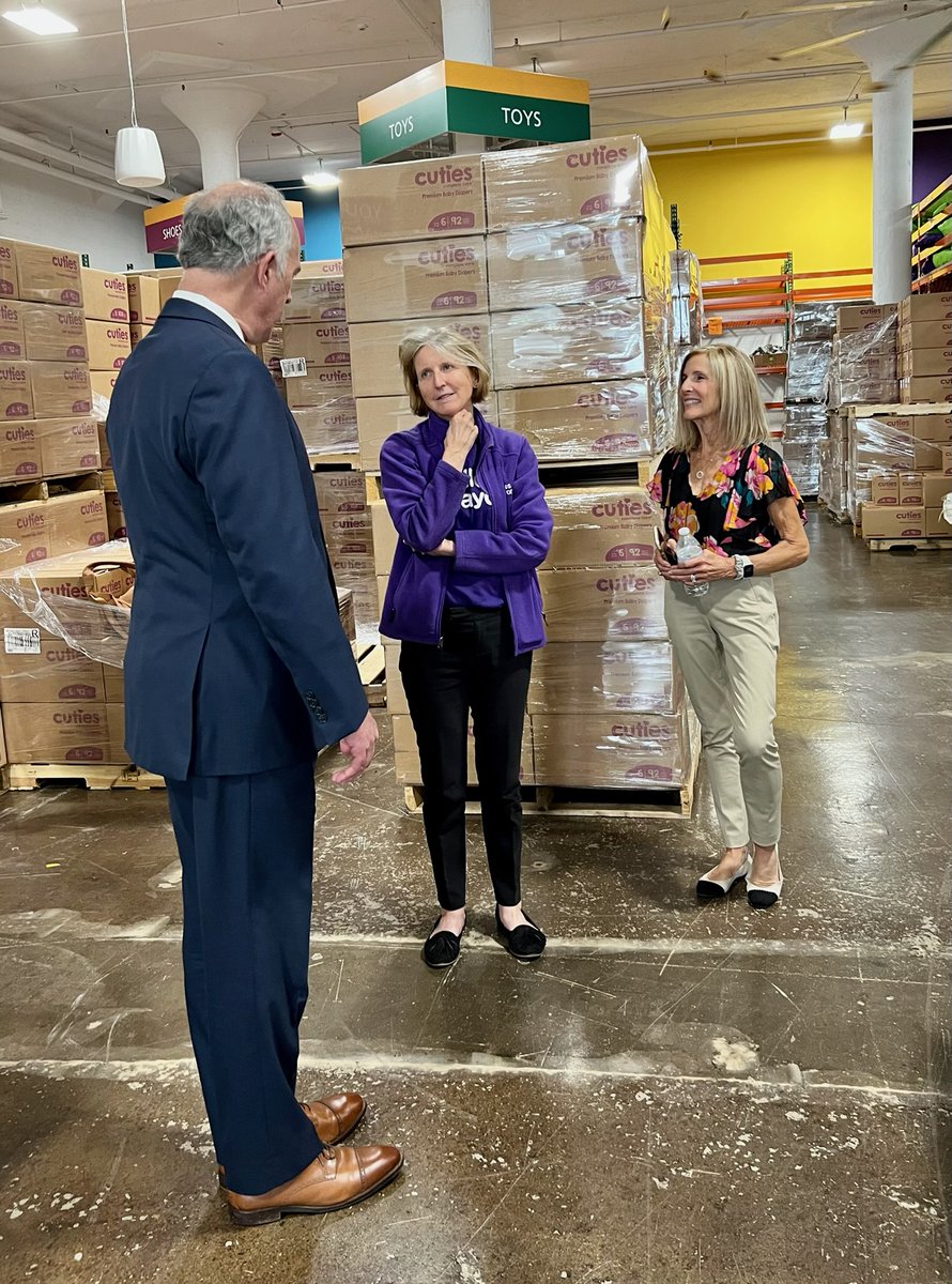 joandocktor's tweet photo. As a proud member of the @C2CPhiladelphia Board of Directors, I was honored to join @SenBobCasey on a tour of The Giving Factory today with Exec. Director Michal Smith! Together, we can elevate awareness for clothing insecurity & diaper needs. #c2cphilly #pennsylvania https://t.co/fQXkaqHlzG
