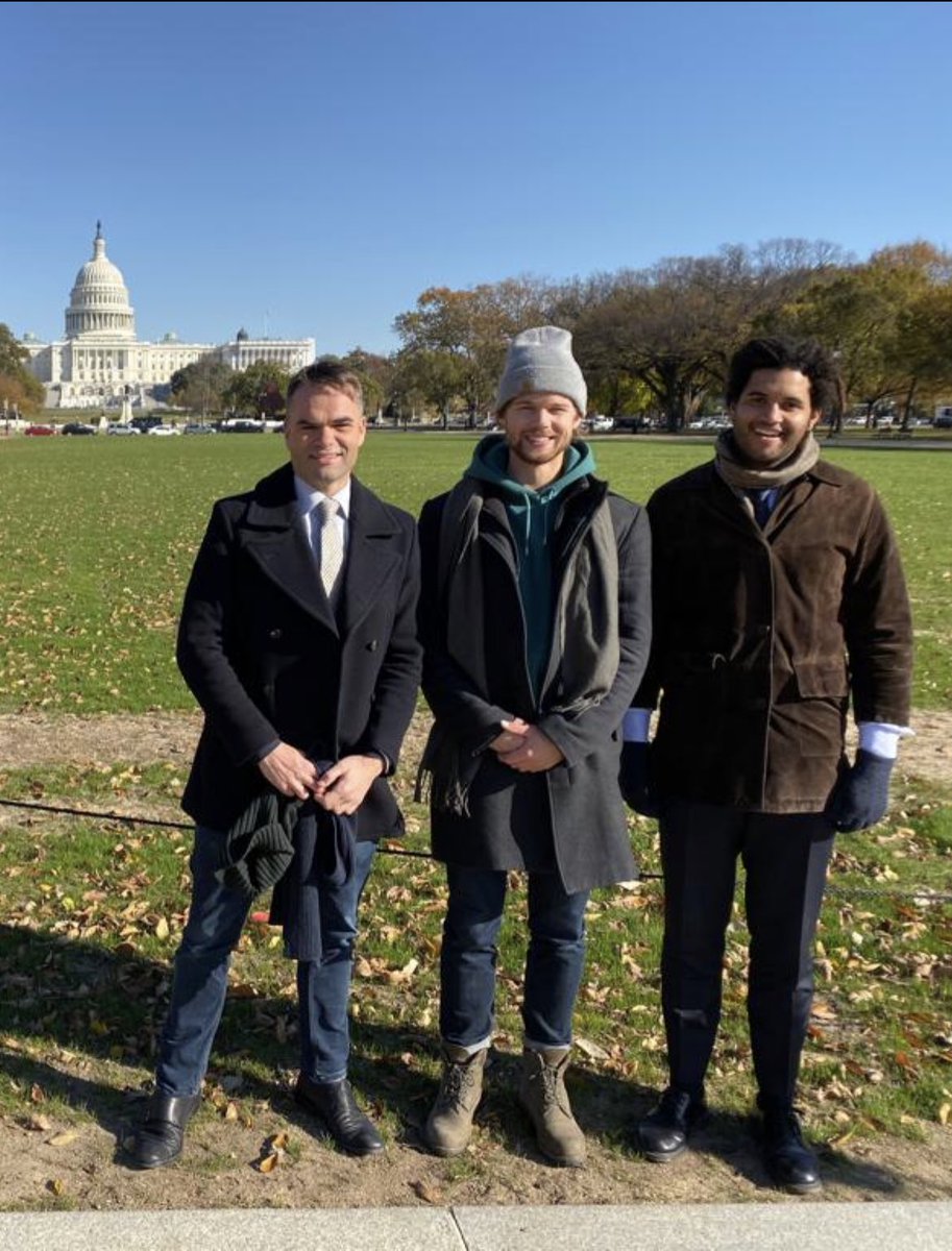Dit team won een Tegel! <a href="/RubenLeterre/">Ruben Leter</a>, cameraman David Elings en ondergetekende. In de categorie verslaggeving, voor onze live berichtgeving rond de bestorming van het Capitool op 6 januari 2021.