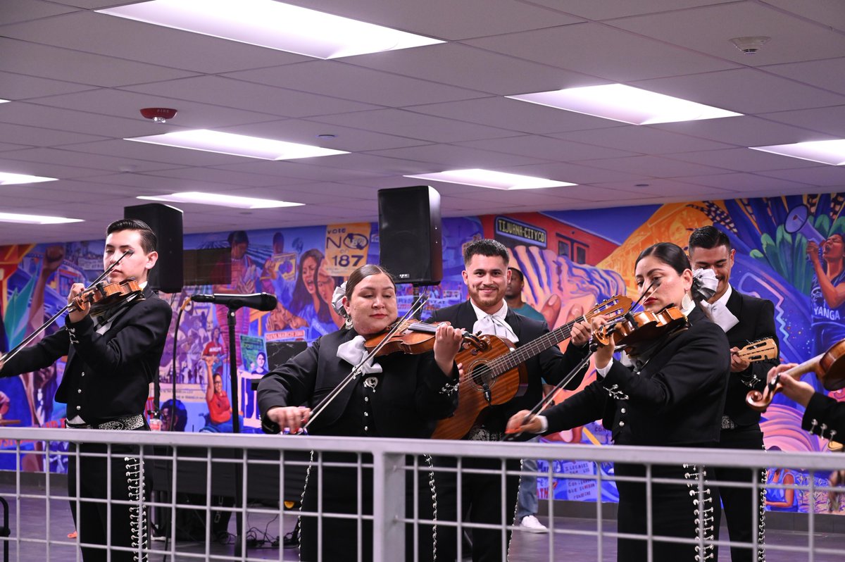 sdcitycollege's tweet photo. Fantastic event Friday night for the Chicano Latina Graduation π π. We celebrated our grads, had good food, and good music, and did not let the rain dampen our spirits.
#sharecity #iamcitycollege https://t.co/kXBRGRMlVw