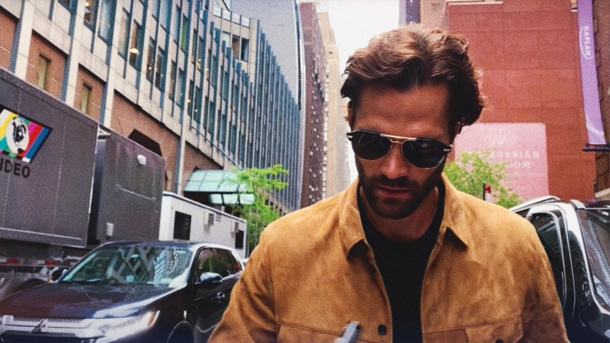 pqdalecki's tweet photo. new york looks so good on jared padalecki 🖤 https://t.co/HLBBTaDI8z