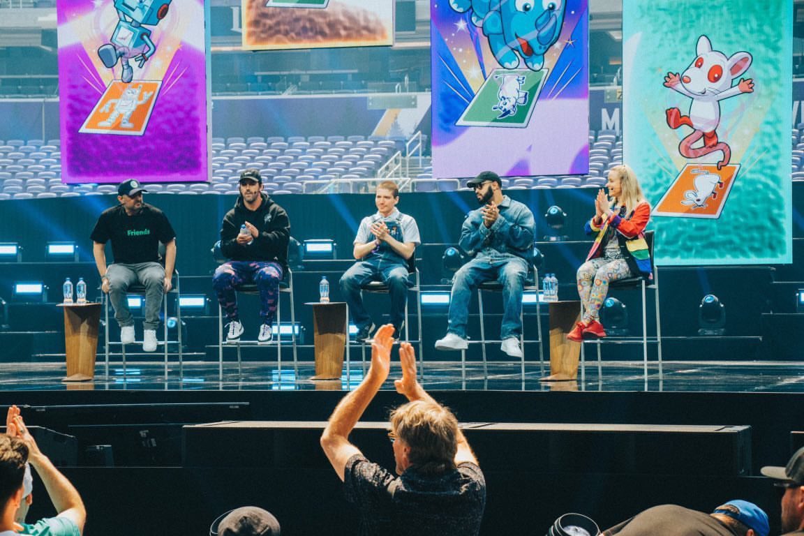 A weekend I won’t forget 👌🏻
Thank you for the hospitality <a href="/garyvee/">Gary Vaynerchuk</a> <a href="/veecon/">VeeCon</a> getting to share a stage w/ these amazing humans <a href="/garyvee/">Gary Vaynerchuk</a> <a href="/betty_nft/">BETTY</a> <a href="/beeple/">beeple</a> <a href="/Jen_Stark/">Jen Stark</a> <a href="/dannycoleee/">danny cole</a> <a href="/DrifterShoots/">Drift</a> was a special moment