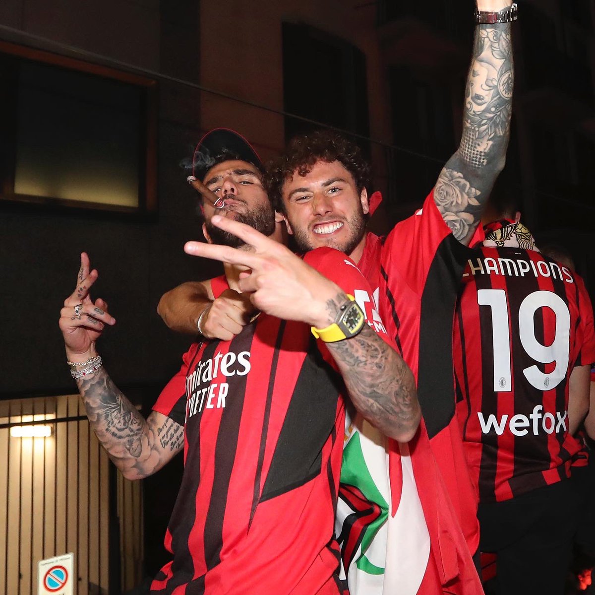 davidecalabria2's tweet photo. Che giornata pazzesca ❤️🖤 https://t.co/TVch8XFGtE