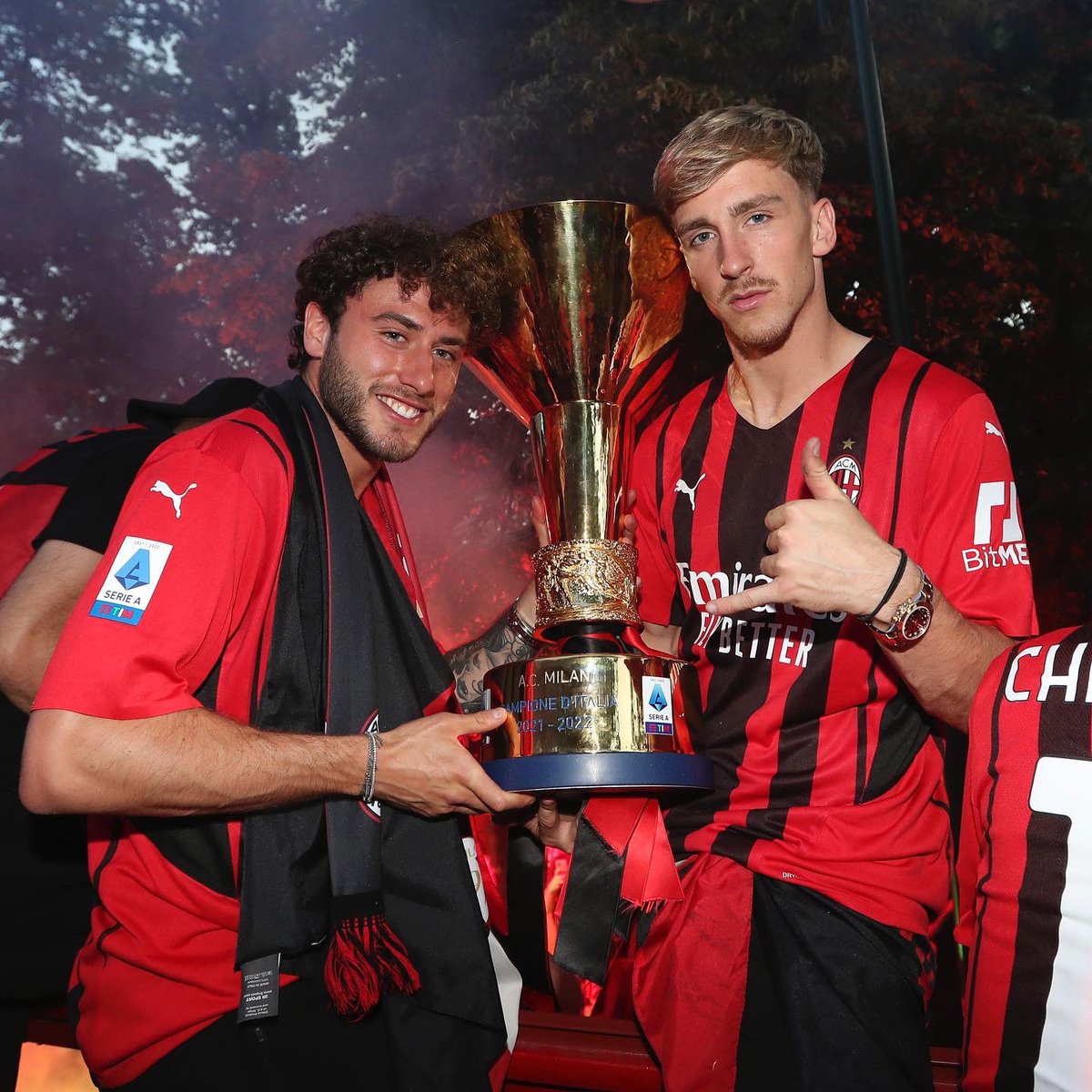 davidecalabria2's tweet photo. Che giornata pazzesca ❤️🖤 https://t.co/TVch8XFGtE
