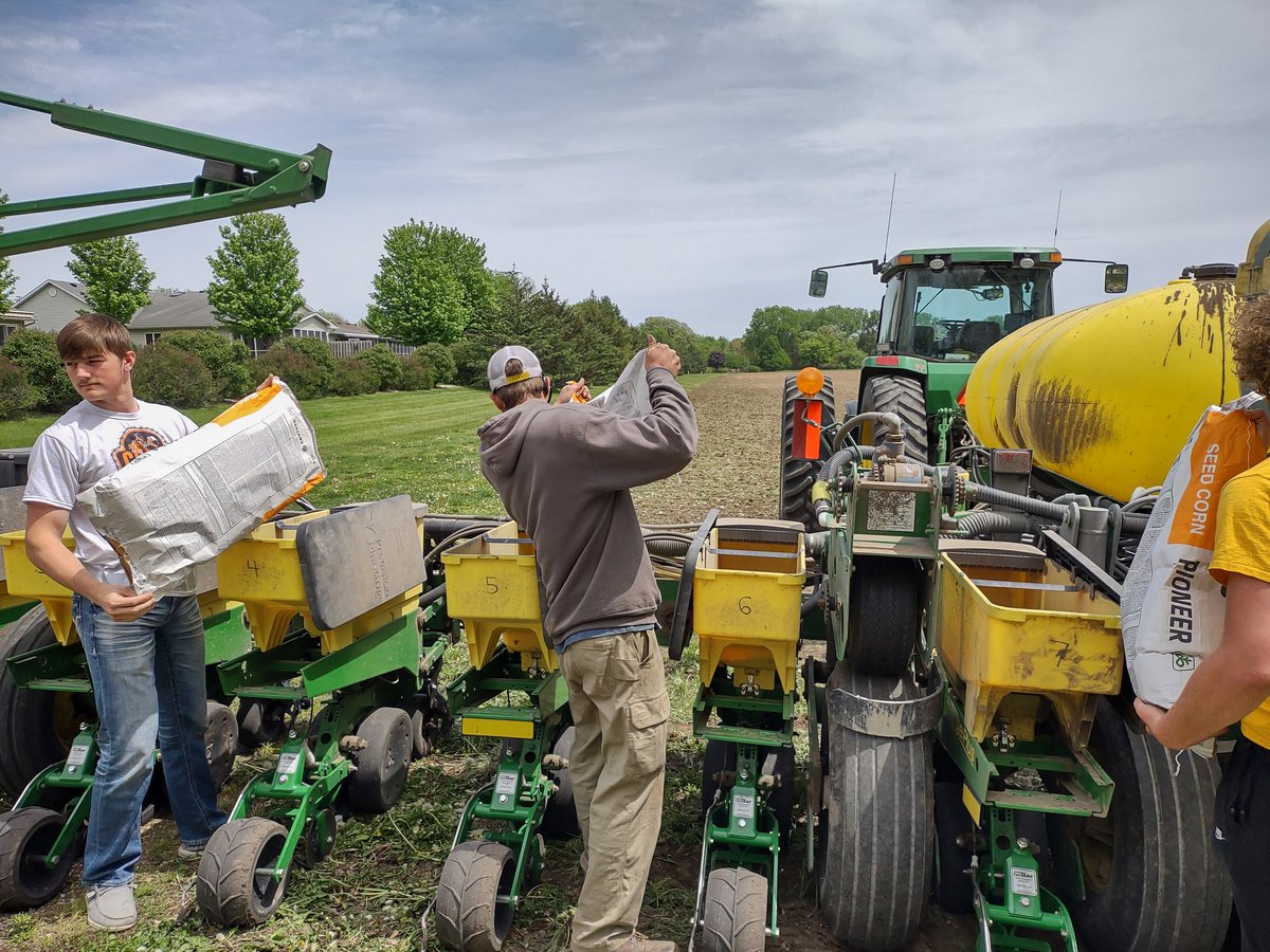 charlescityffa's tweet photo. A big thank you to the Frascht Family for working and planting the corn plot &amp; @DevonMurray49 for the seed today! It was a great day of learning and community partnerships! #WeAreCC https://t.co/qUaJNeeFCj