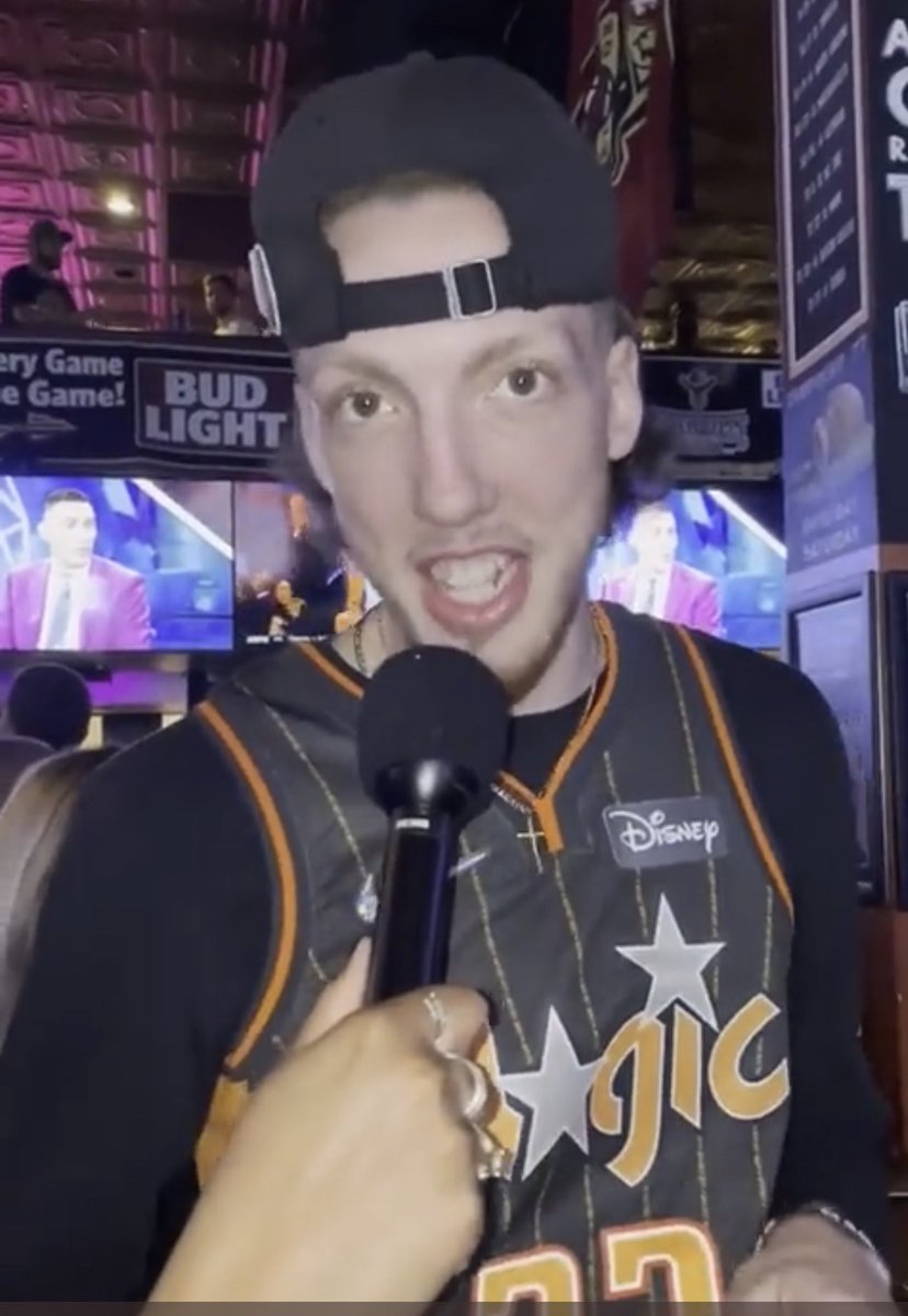 WeltGawd's tweet photo. @OrlandoMagic Ayo! Why aren't they feeding AG in Denver? https://t.co/ZxCcHklbnZ