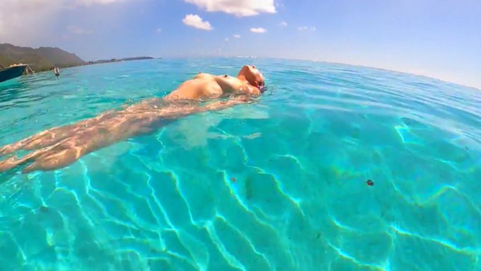 #skinnydipping #moorea #frenchpolynesia https://t.co/u8aYe6c5qW<a href="/tag/skinnydipping"class="tags">#skinnydipping</a><a href="/tag/moorea"class="tags">#moorea</a><a href="/tag/frenchpolynesia"class="tags">#frenchpolynesia</a>
