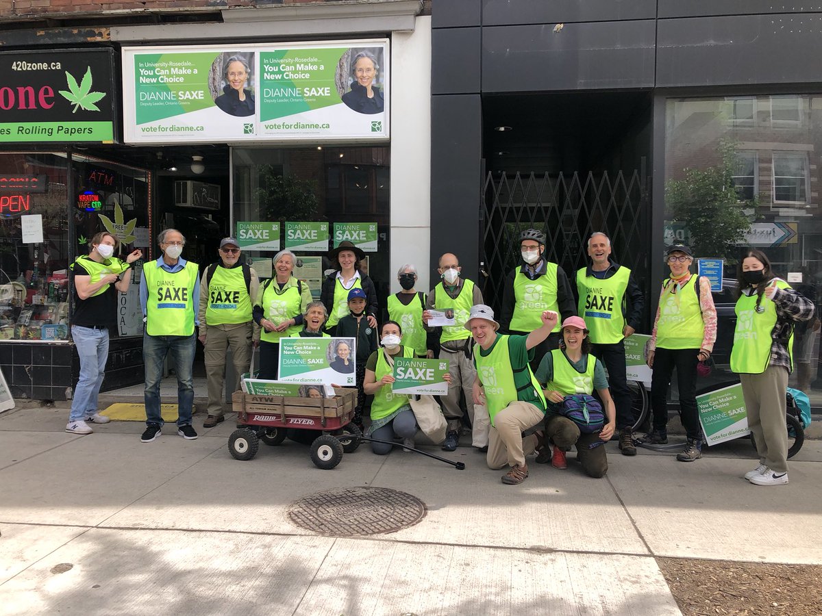 DianneSaxe's tweet photo. Thanks to the amazing volunteers on one of today’s doorknocking teams. Yes, ⁦@OntarioGreens⁩ can win #UniversityRosedale!! #onpoli #ontariovotes #elxn43 https://t.co/xmPPGvasw0