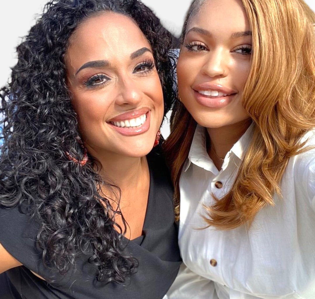 Agent_4Change's tweet photo. "To shine forever as an example to all women, that is the mythic and collective legacy of all sisterhoods." -Brenda Peterson #CelebrateHer #HerFlow #EmbraceHerFlow #ThelightHouseEffect @ortizmcghee @istevepemberton @frazierchris https://t.co/da3iMMbRLH