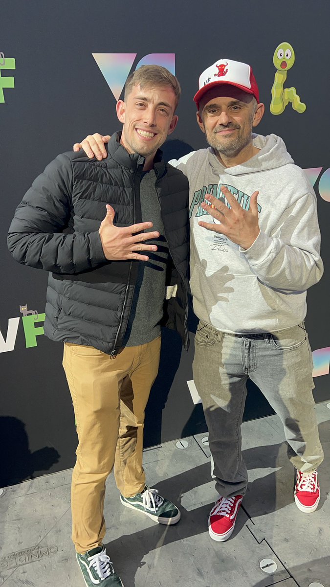 LincolnLiechti's tweet photo. Thanks @garyvee and the entire team for putting on such a great @veecon. I met so many great people and learned a lot. Can’t wait for next year. #VeeCon #VeeFriends https://t.co/NZ5ndWU00d