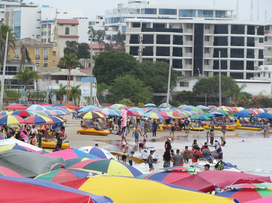 eluniversocom's tweet photo. Salinas con el 47 % de ocupación hotelera durante el feriado; Olón, Montañita y Ayangue superaron el 50 % ► https://t.co/l1BXNxQsTB https://t.co/SR6V2IqYUd