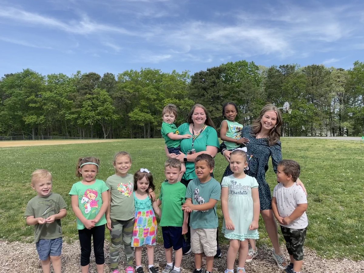 G is for GREEN 💚 we are rocking on this beautiful day!! 🙌🏻😎🧑🏼‍🎤🐢🦖 #prek #barnegatinspires 🤩