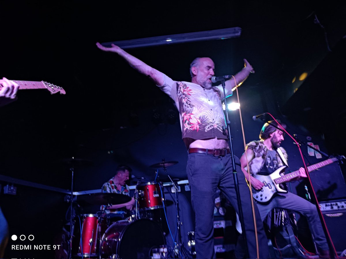 Thank you to everyone who came out to a packed Dublin Castle on Sat night &amp; for making it such a buzz!

Extra special thanks goes out to those WHO CAME OVER FROM OTHER BLINKING COUNTRIES.

Quite frankly, our little minds are blown. And we are humbled.

To new friends! 🍻