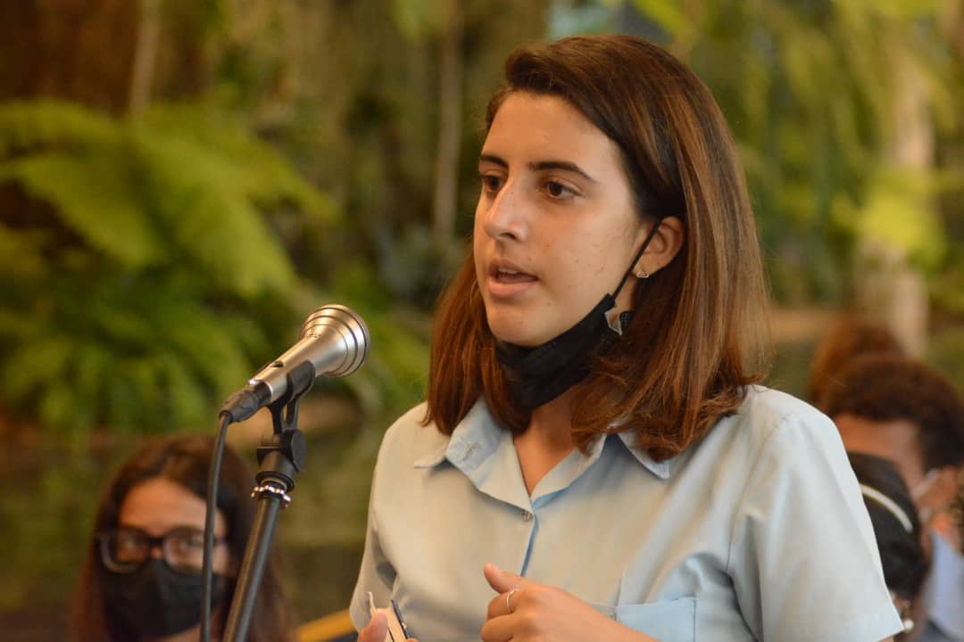 DiazCanelB's tweet photo. Hoy el Palacio de la Revolución se llenó de muchachos de la @feemdecuba, con quienes teníamos la deuda de reunirnos, como hemos hecho con muchos sectores de nuestra sociedad. Qué bueno escucharlos. Les pedí presentaran propuestas para mejorar el ingreso a la Universidad. https://t.co/ZYWBXJ4p8h