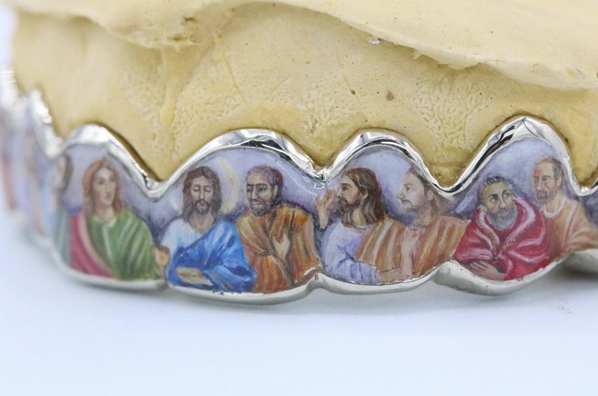 StreetFashion01's tweet photo. Luka Sabbat’s “Holy Grail” Grillz by Gabby Elan🖤 https://t.co/pIZ4rKo3WV