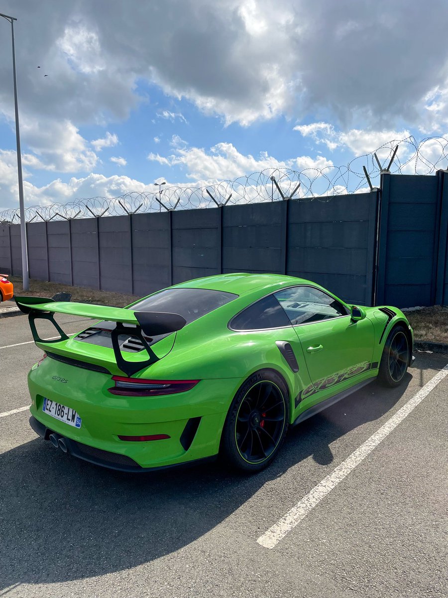 TheSpecialecs's tweet photo. Porsche 911 type 991.2 GT3 RS    

#Porsche911GT3R #PORSCHE #PorscheBDAY24th #lemans #color #carslovers https://t.co/EzAKufJN2C