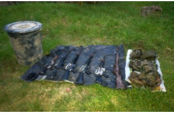 prog_pwrc's tweet photo. Troops from the 72nd Infantry Battalion discover an arms cache owned by the New People's Army in Barangay Sinaysayan, Kitaotao, Bukidnon on May 20, 2022. Various high-powered firearms were unearthed based on the tip of a former rebel https://t.co/LbMG2AeM09