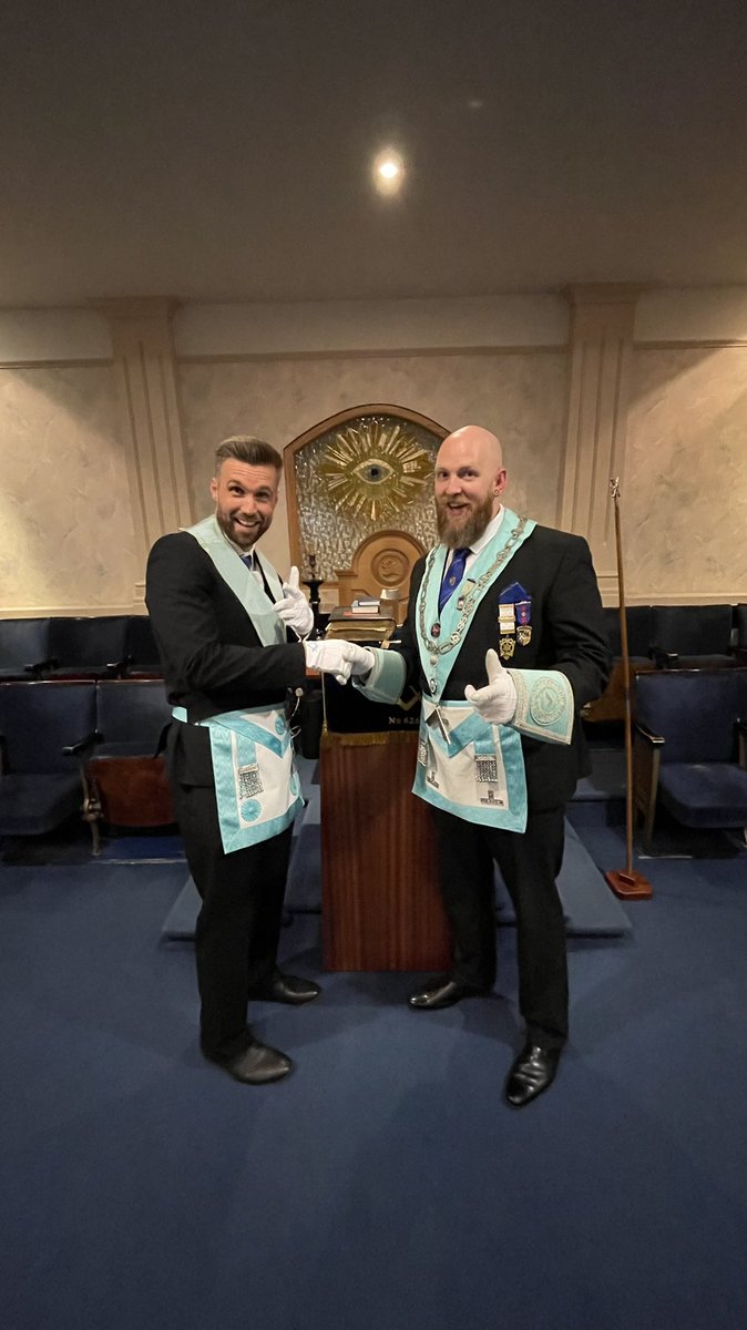 6260Lodge's tweet photo. Great night tonight! We’ll done Mike…enjoy the Leffe, but do us a favour and keep your luck to yourself when we come back in September! 😂 @WestLancsPGL @C_L_M_G #Freemasonry https://t.co/Lh3gr8ncL1