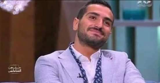 بابا قاعد متضايق انه هيروح يراقب ف مدرسة ف دمياط
انا ف عالم موازي:
هصيييف اخيرا💃