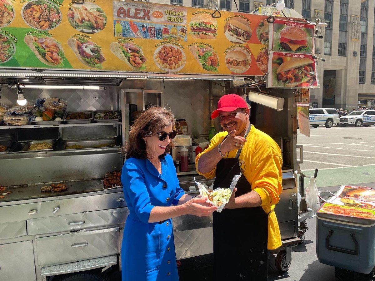 When you’re hungry a vendor was there to serve you, but when the vendors needed your support, you turned your back to them. Not cool @GovKathyHochul 
Give us back our gyro! 

#VendorsPowerNYC 
#PermitsNotTickets 
#LegalizeStreetVending