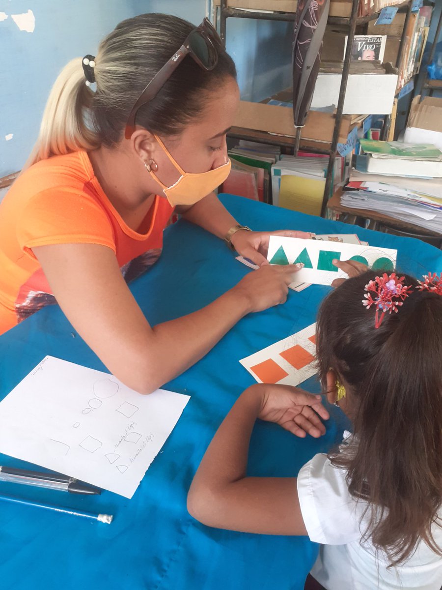 La psicopedagoga de nuestra institución educativa estimulando los procesos cognitivos y emocionales.
<a href="/EpFajardo/">EP Comandante Manuel Fajardo Rivero</a>