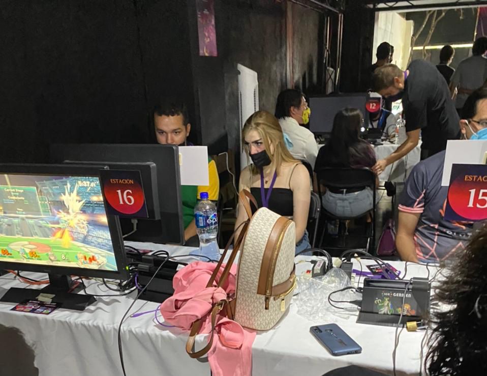 AviMeillon's tweet photo. Estoy muy feliz de poder haber participado como Caster en el #WizardFest que @WarlockFighters y @LCAQueretaro organizaron. Me encanta haber conocido a personitas hermosas que conocí en estos 2 años d pandemia, y poder haber participado en esto es increíble. Por más eventos así!😊 https://t.co/eD8uQh4dZb