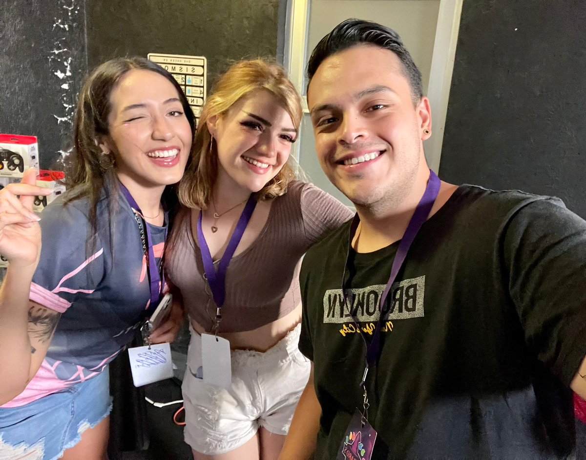 AviMeillon's tweet photo. Estoy muy feliz de poder haber participado como Caster en el #WizardFest que @WarlockFighters y @LCAQueretaro organizaron. Me encanta haber conocido a personitas hermosas que conocí en estos 2 años d pandemia, y poder haber participado en esto es increíble. Por más eventos así!😊 https://t.co/eD8uQh4dZb