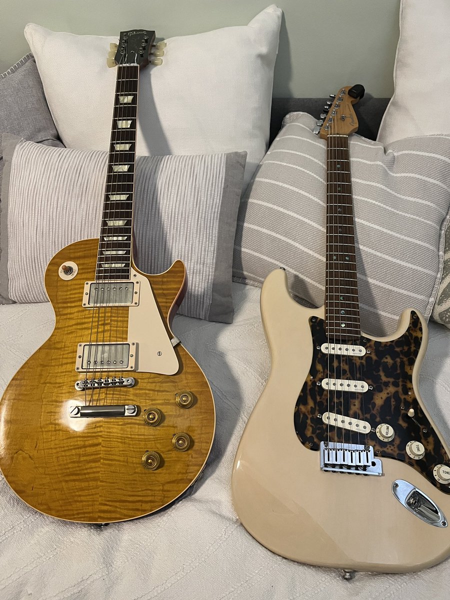 Left or Right? #gibson #lespaul #fender #stratocaster