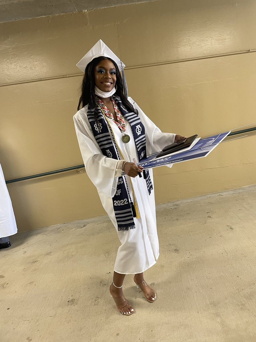 msleonardbiz's tweet photo. Congratulations Class of 2022 💙 #largohighschool https://t.co/2UaSNqQmet