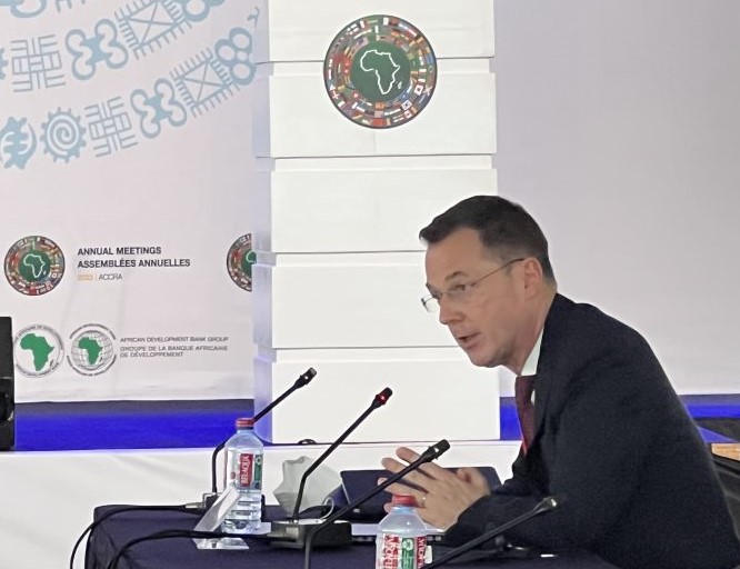 SergioPimenta_'s tweet photo. Today, signatories to the #LusophoneCompact, a partnership that will help improve development outcomes for Portuguese-speaking countries in #Africa, met to discuss ways to accelerate inclusive, sustainable &amp; diversified growth of the private sector. ThankU to this committed group https://t.co/6jHc4jCogQ
