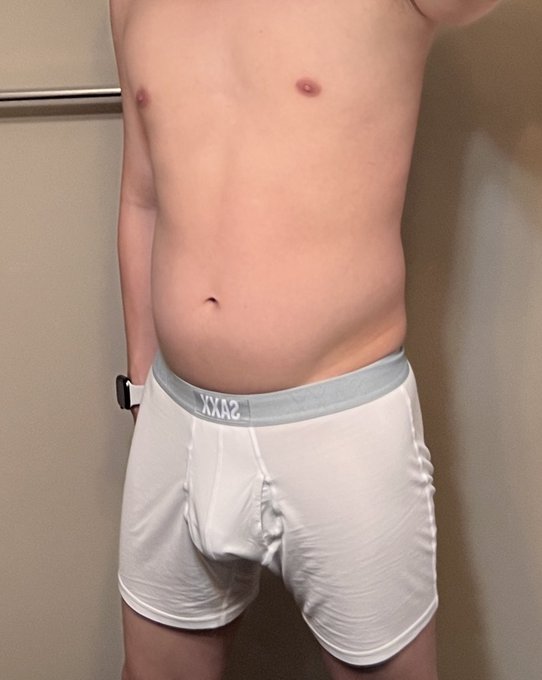 Did some shopping, I kinda like the white and grey. Let me know what you think! 😈 https://t.co/AJfOT