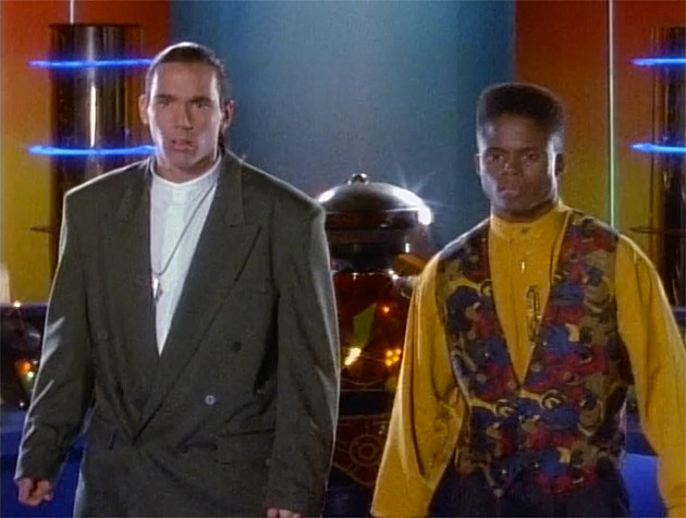 Generation_Z's tweet image. On this date in #PowerRangers history: An Oyster Stew (1994, MMPR) aired for the first time.

▪️ Last episode of season one
▪️ Only episode to have ever premiered on this date
▪️ Rita freezes everyone using Pearls of Stillness
▪️ Zack &amp;amp; Tommy break the spell by beating Oysterizer