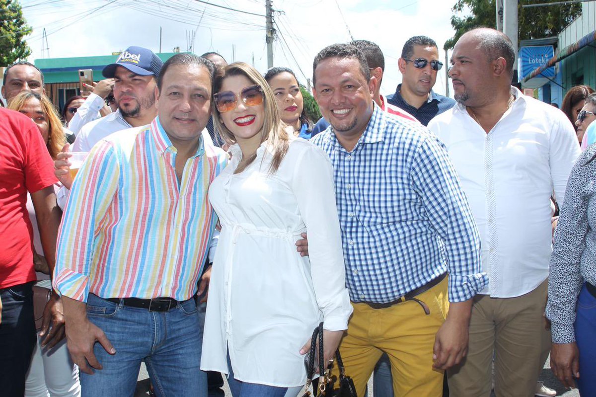 Estoy convencida de que #Dominicana tiene claro que necesitamos un Presidente con temple y ganas de construir en equipo un país con espacio y oportunidades para todos. 

Dominicana 🇩🇴 necesita unidad, experiencia y carácter, necesitamos un presidente de la gente. <a href="/AbelMartinezD/">Abel Martínez Durán</a>