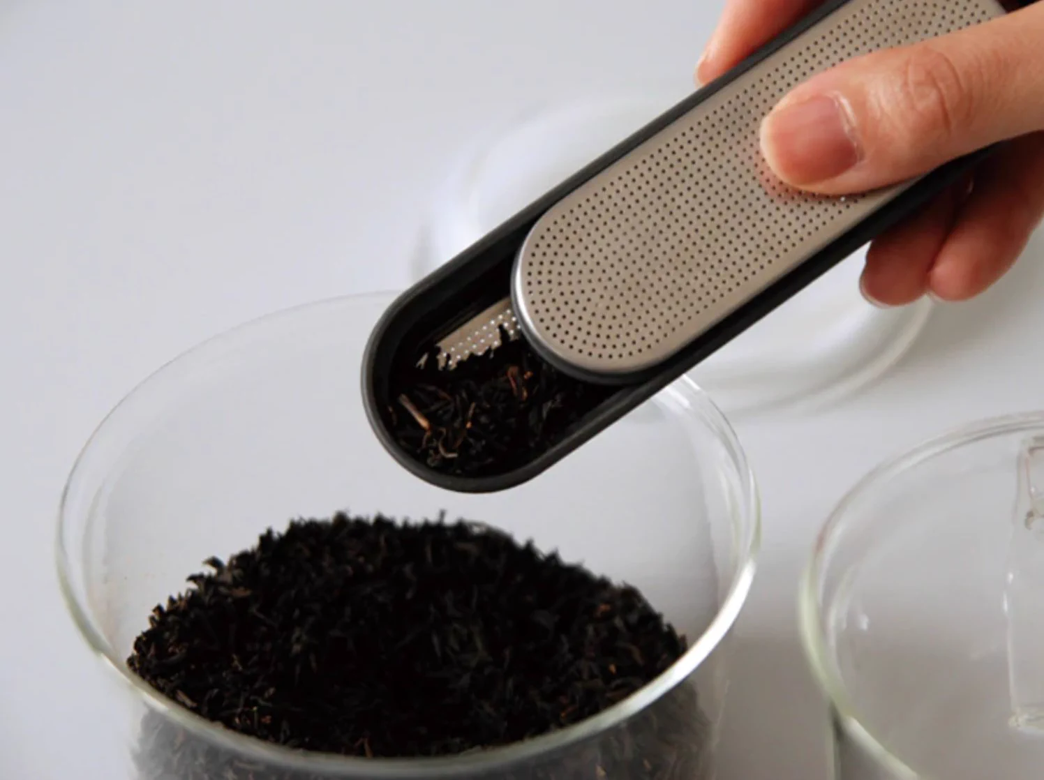 手軽に茶葉から一人分のお茶をいれる方法♡スプーン無しですくえる「LOOP TEA STRAINER」がめちゃ便利。