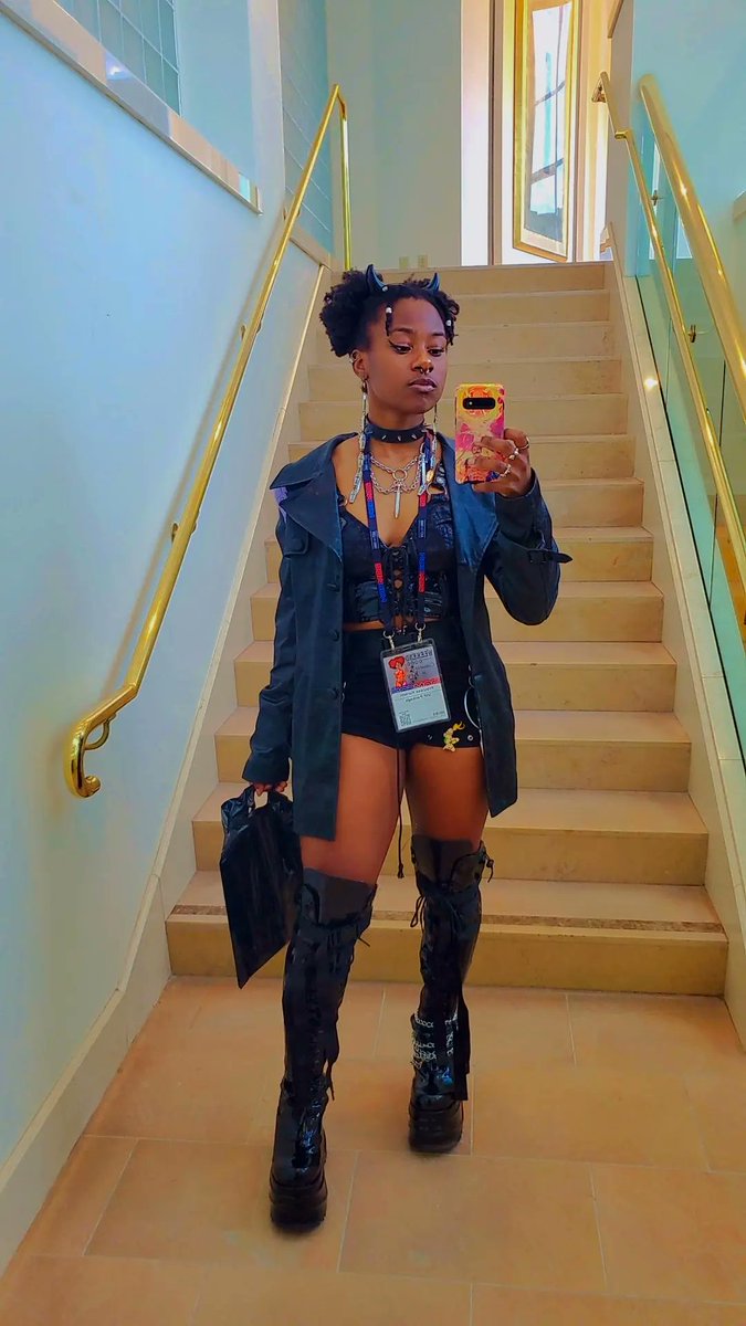 theropegoddexx's tweet photo. One of my Dom Con Fits 🖤⛓ https://t.co/CKceniaPle