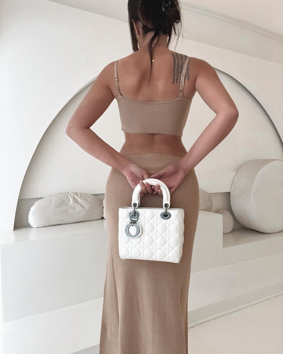 our summer uniform ✅ #MarcianoMoment #LoveGUESS

(📸: vivirubin)