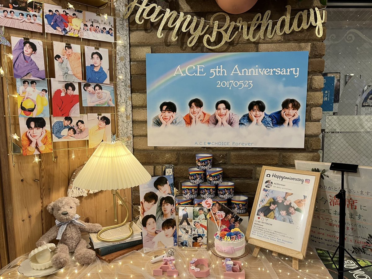 YUMI85941720's tweet photo. この前カフェ巡りしていたら、 ONFのお友達A.C.Eくんの5周年イベントしてた！
カプホも装飾も愛がたくさん詰まっていて、とっても素敵でした🥰

遅くなったけど、5周年おめでとう㊗️

#에이스 #ACE 
#ACE_5th_Anniversary 
#Happy_ACE_Day
#ACE_Forever https://t.co/GqEYRWRbYJ