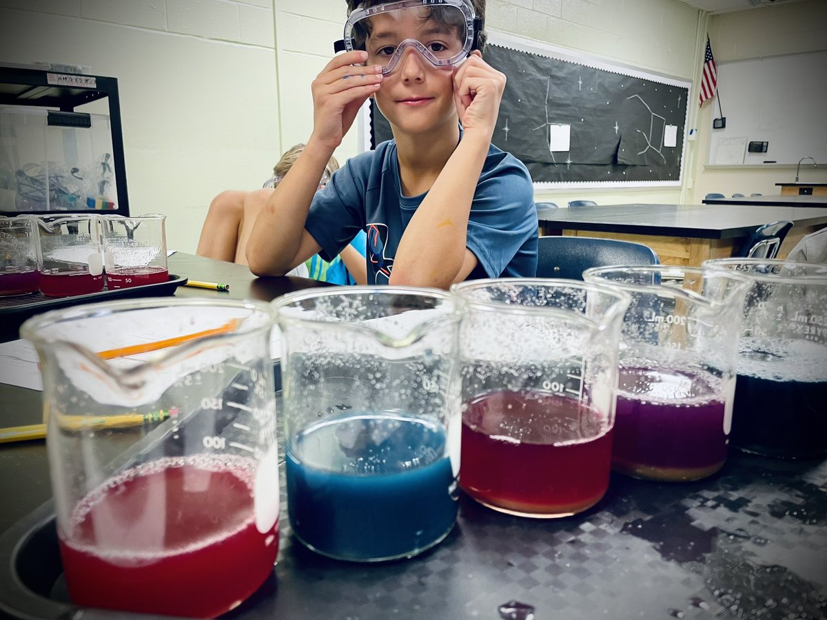 RLifescience's tweet image. Learning about acids and bases in our Chemistry Lab Experience with these @RNE_Foundation Soiree Auction winners. #rnegreatthings #gsta #gadoescience #Chemistry