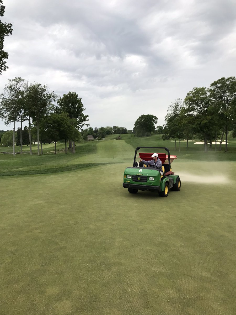 Team got after it today!! Started out solid tining INTs & HOH, sod prep, v-cut greens before noon ‘gun, then returned to topdress & spray roughs afterwards. @McFeeleyTurf @codysanderturf @BradenThomas07 @NLeggin @_gavinci @jackbrown037 @DMassTurf #teamworkmakesthedreamwork