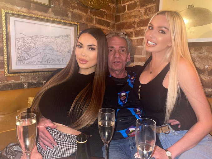 Business dinner ?? @Amber_JayneXX @stevengodfrey5 @harmony_films https://t.co/xyXSAtnnYQ