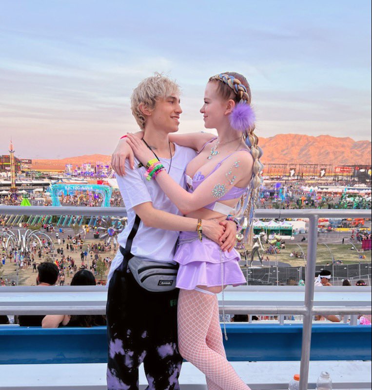 Faith 🌼 @FaithTTV Timeline, The Visualized Twitter (Analytics)