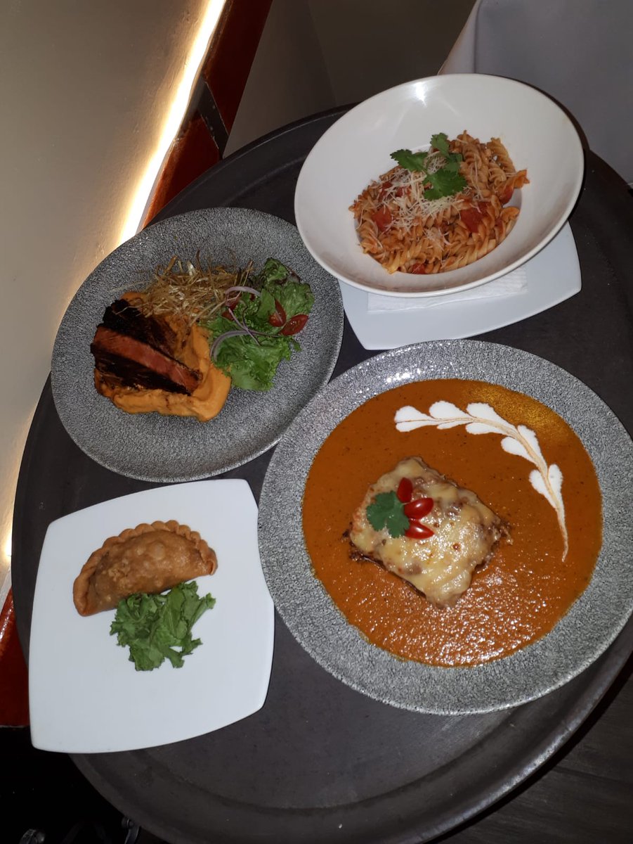 Amigos, vengan al <a href="/barzacondesamex/">barza condesa</a> a degustar de los deliciosos platillos y botanas que tienen en su menú para todos ustedes. Pueden encontrar Pastas, Salmón, Cortes de Carne, Empanadas, Lasagna, Mariscos, Comida Mexicana, Ensaladas y mucho más. Reservaciones al 5590031149.