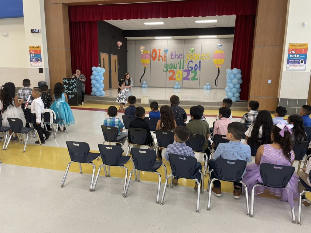 msimeldaandre's tweet photo. Kinder graduation 1 of 3 dates..  proud of our young scholars, awesome kinder teachers and parents! @CottonwoodCISD @ClevelandISDTX @theclevelandway https://t.co/yma28NDAEj