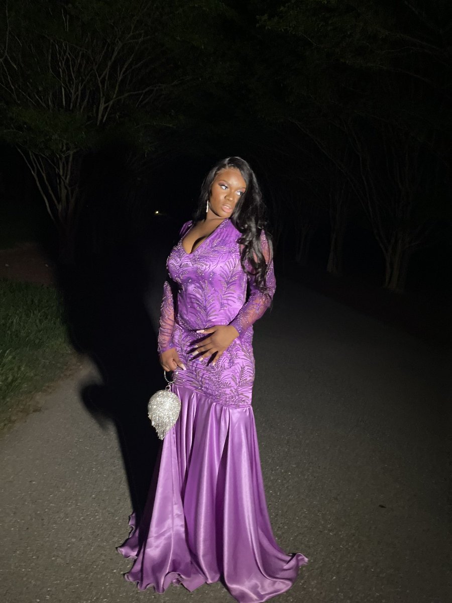 queenxadiratou's tweet photo. Prom 2k22💜✨ #prom2k22 https://t.co/BHfdA5MHxK