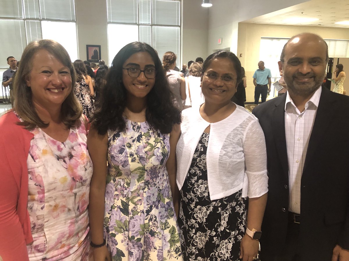 doingmycalling's tweet photo. Congratulations Esperanza Middle School students. Induction National Junior Honor Society. President Mahi Shah. Advisor Mrs. Slavings. 🎉🎉🎉🎉🎉🎉🎉🎉 https://t.co/vzgOvpxurL