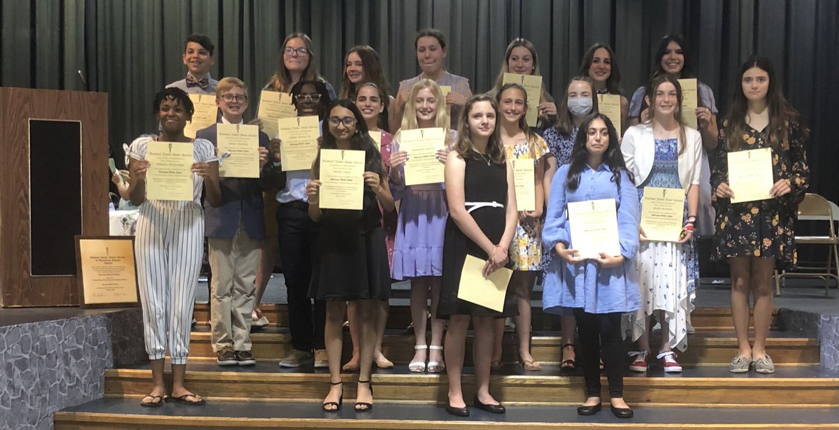 doingmycalling's tweet photo. Congratulations Esperanza Middle School students. Induction National Junior Honor Society. President Mahi Shah. Advisor Mrs. Slavings. 🎉🎉🎉🎉🎉🎉🎉🎉 https://t.co/vzgOvpxurL