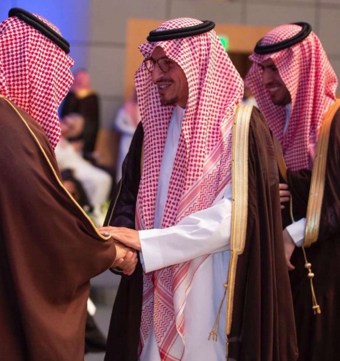 alsaud1ksa's tweet photo. نبارك لصاحب السمو الأمير فيصل بن
عبدالعزيز بن فيصل بن الفرحان آل سعود
تخرج ابنه الأمير عبدالرحمن بن فيصل 
بدرجة البكالوريوس من جامعة الفيصل 
نسأل الله له التوفيق وزملاءه .. https://t.co/oM8gX4wwFi