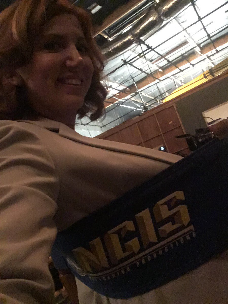 I was traveling all evening and just watched the #NCIS finale - what a cliffhanger! So great to be back on the show. Thanks for all the messages - and don’t forget to fill out those HR forms J&amp;J 😏 <a href="/NCIS_CBS/">NCIS on @ncisverse</a> <a href="/CBS/">CBS</a> #oliviakahn